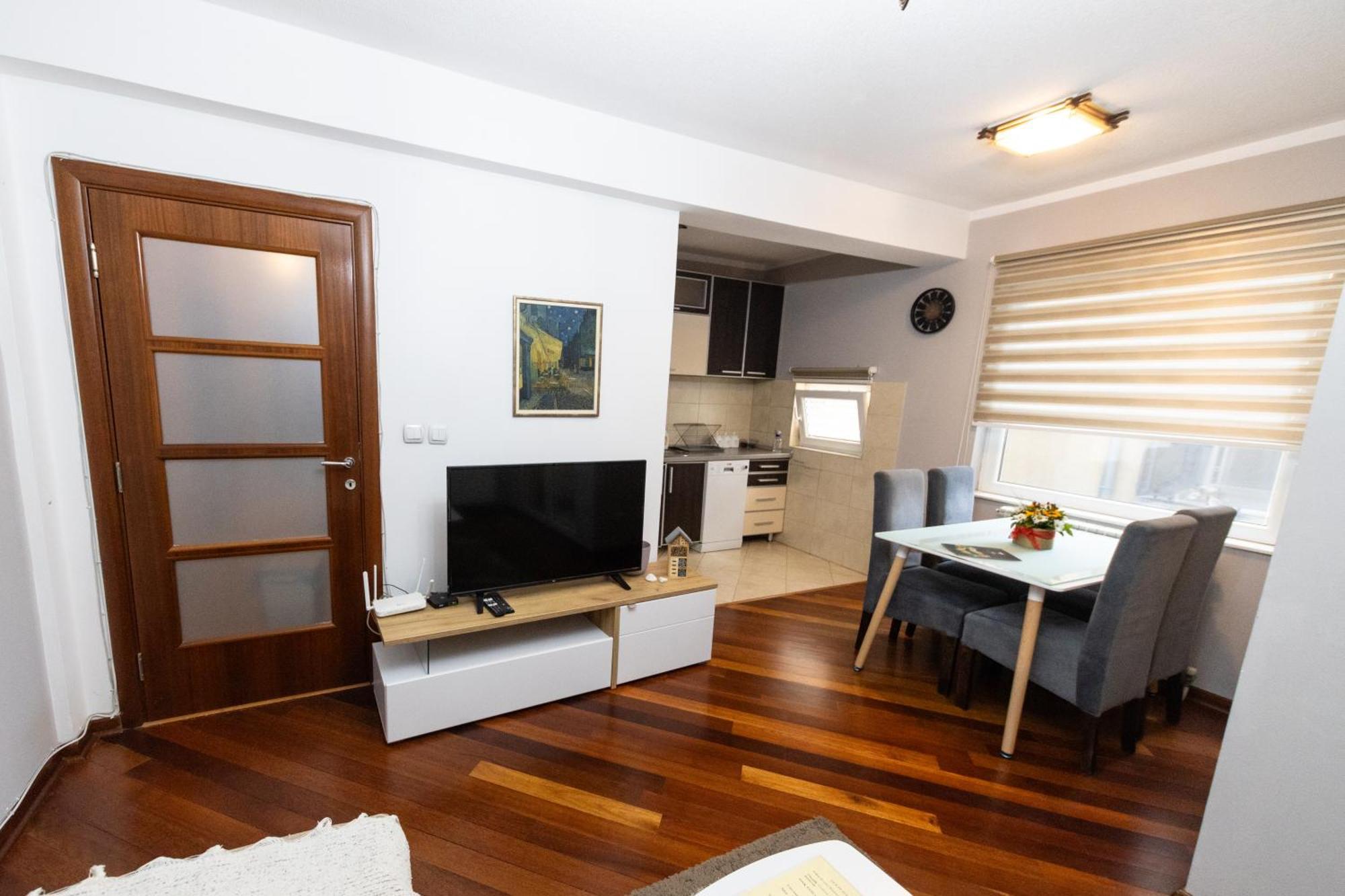 Lux Place Apartments Downtown Kragujevac Extérieur photo